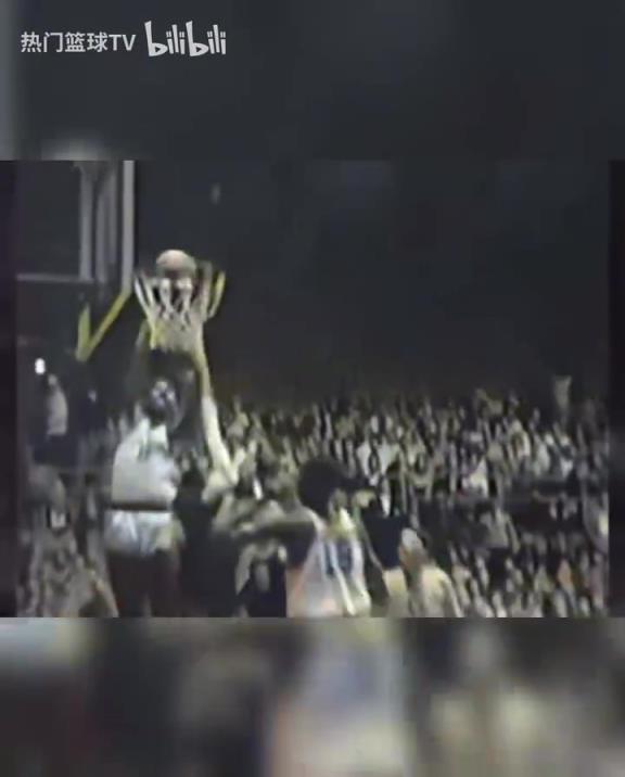 這是怪物嗎？張伯倫高中時期是怎么打球的？校園里的明星！