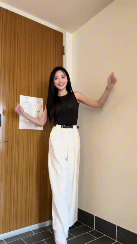 孟超曬自拍：常規(guī)賽正式收官啦，咱們季后賽見啦！