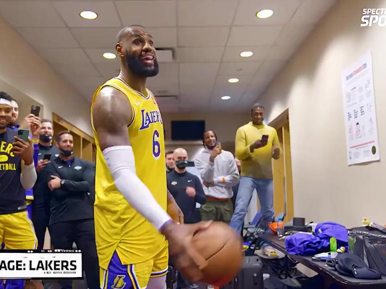 里弗斯絕殺之后湖人隊(duì)的更衣室氛圍，簡直不要太和諧！！