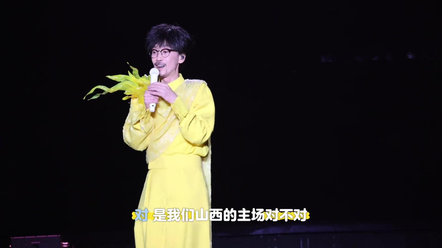 山西鬧他！周傳雄太原演唱會(huì)現(xiàn)場(chǎng)帶領(lǐng)歌迷為山西男籃加油助威