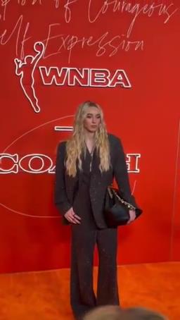 女狀元佩吉強勢登陸WNBA，實力超強，顏值也杠杠的